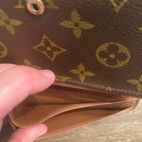 Authentic Louis Vuitton compact monogram wallet - Picture 12 of 14